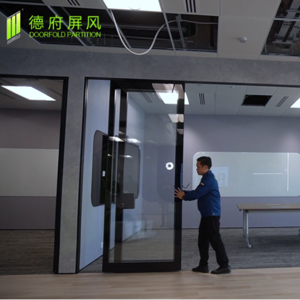 德府屏風(fēng)- 香港活動隔音玻璃墻與全高通道門應(yīng)用